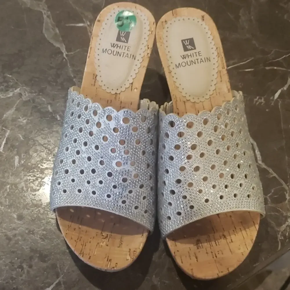 White Mountain wedge sandals. 5‎ 1/2  silver